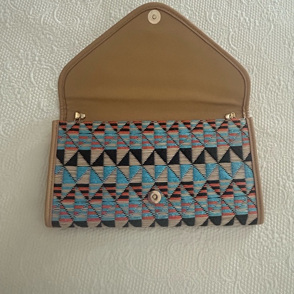 Geometric Patterned Clutch - Multicolor - Picture 3 of 5